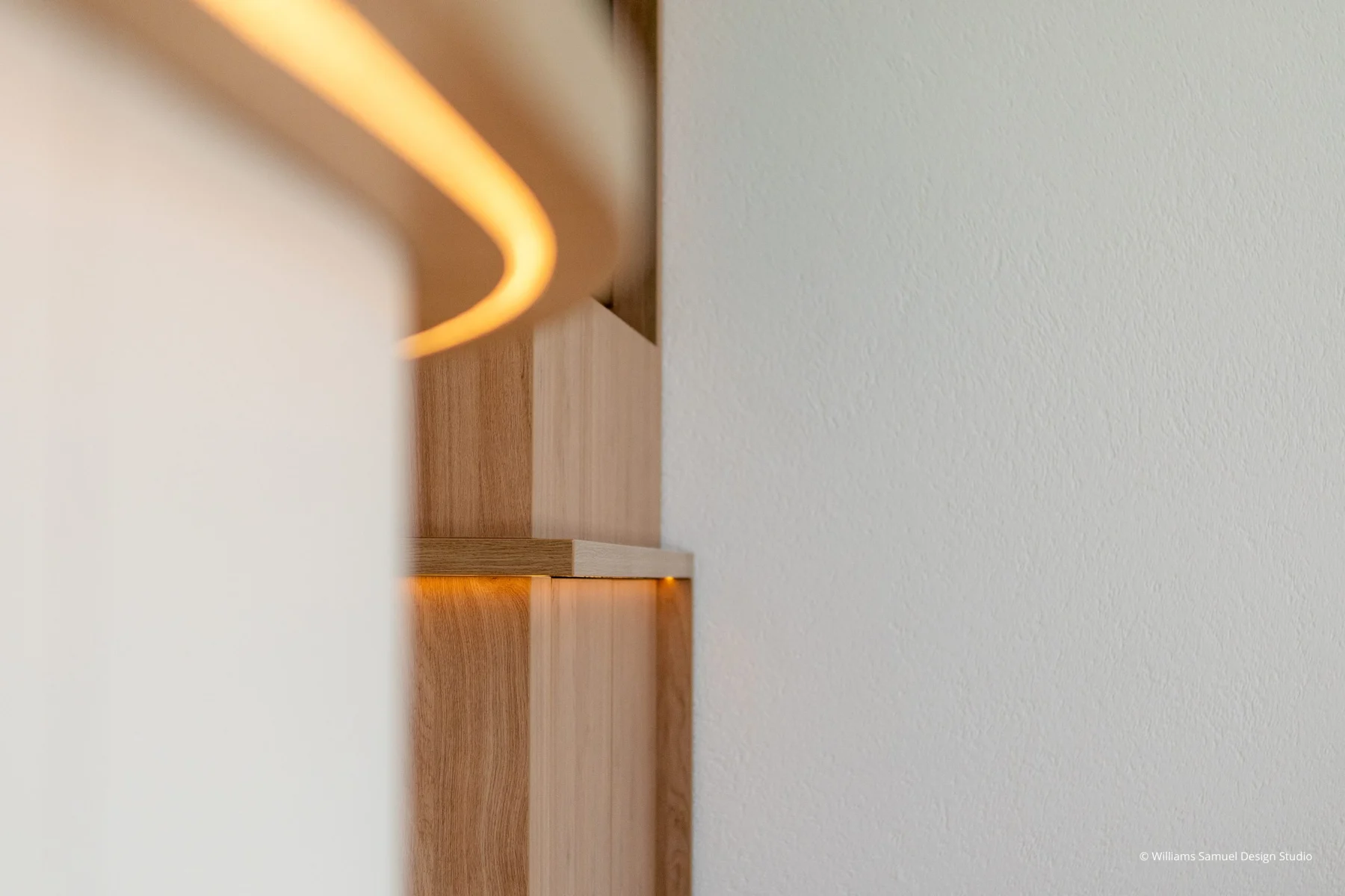 Détail du mobilier et de l’éclairage
